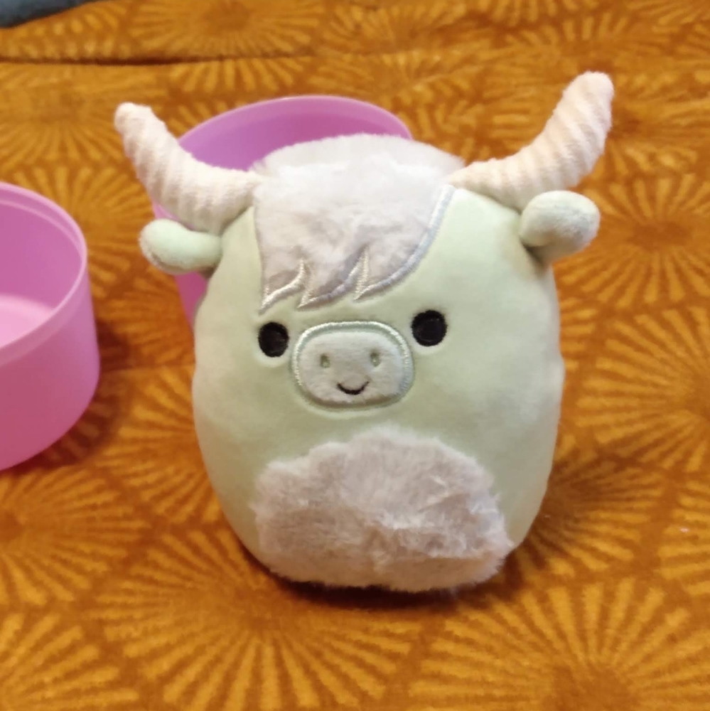 Squishmallow Capsule Highland Cow